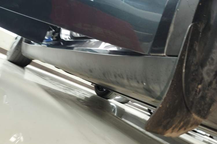 Used Tesla Model Y 2024 Rear-Wheel-Drive Version Right Side Sill