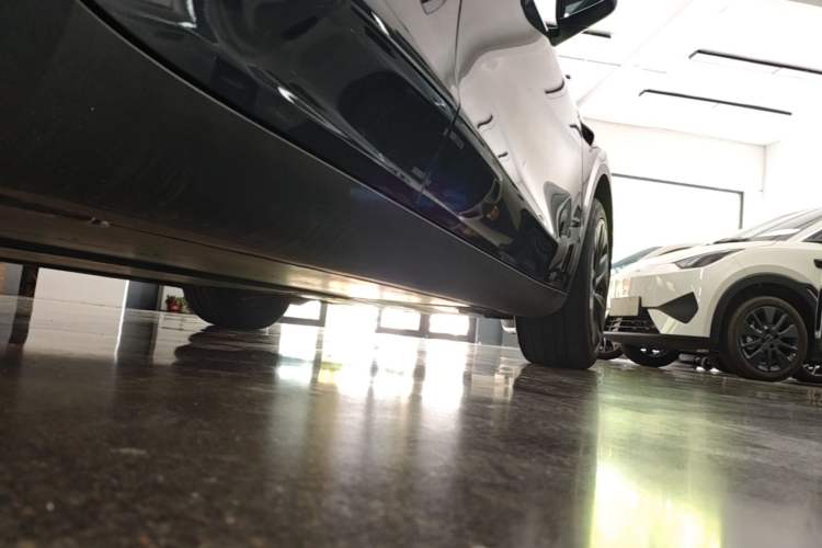 Used Tesla Model Y 2024 Rear-Wheel-Drive Version Right Side Sill