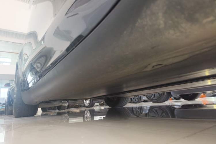 Used Tesla Model Y 2024 Long-Range All-Wheel-Drive Version Right Side Sill