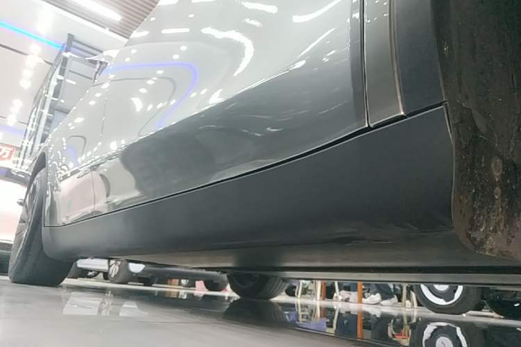 Used Tesla Model Y 2024 Rear-Wheel-Drive Version Right Side Sill