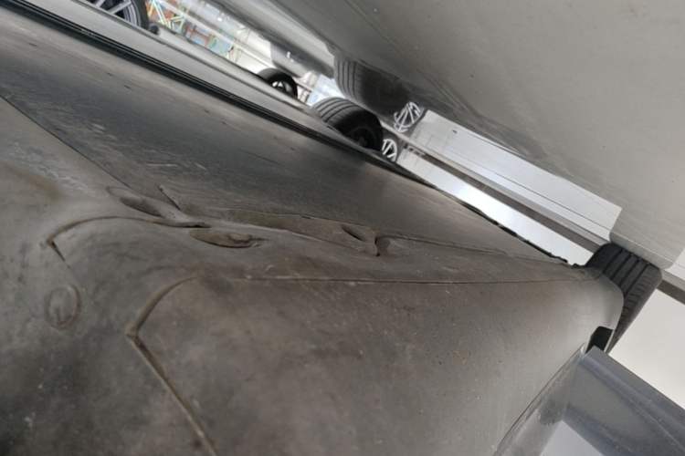 Used Tesla Model Y 2024 Rear-Wheel-Drive Version Right Side Sill