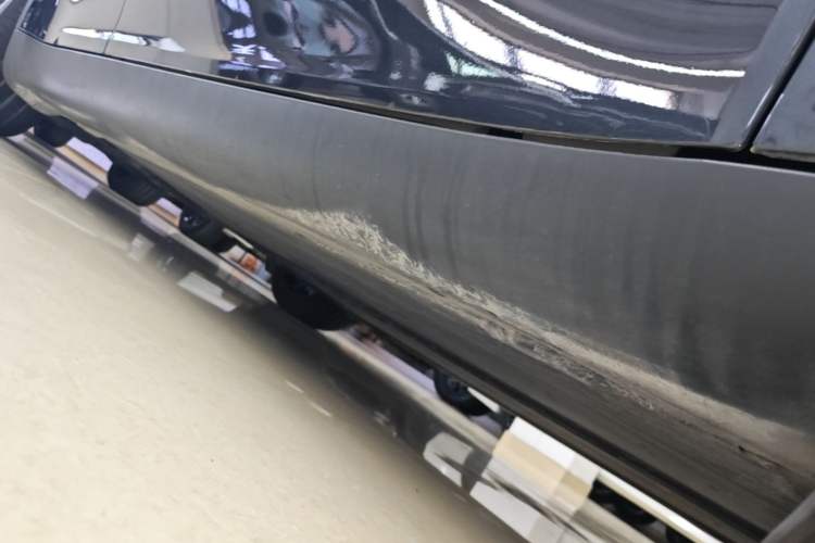 Used Tesla Model Y 2024 Rear-Wheel-Drive Version Right Side Sill