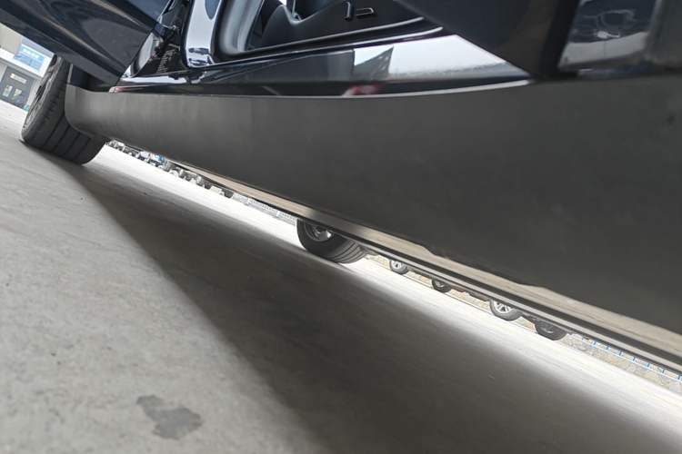 Used Tesla Model Y 2024 Rear-Wheel-Drive Version Right Side Sill