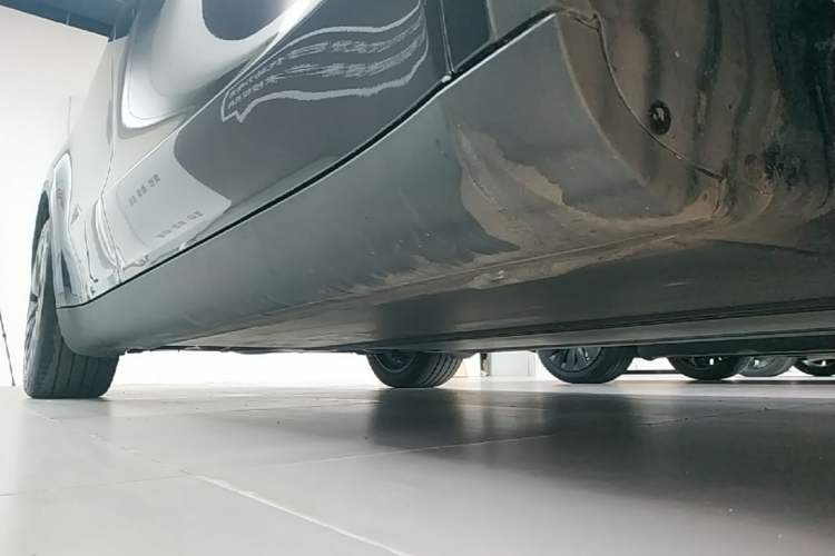 Used Tesla Model Y 2024 Rear-Wheel-Drive Version Right Side Sill