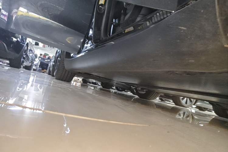 Used Tesla Model Y 2024 Long-Range All-Wheel-Drive Version Right Side Sill