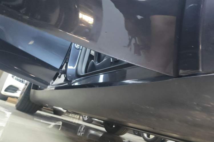 Used Tesla Model Y 2024 Rear-Wheel-Drive Version Right Side Sill