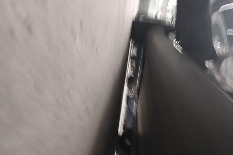 Used Tesla Model Y 2024 Long-Range All-Wheel-Drive Version Right Side Sill