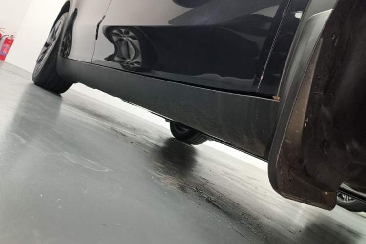Used Tesla Model Y 2024 Rear-Wheel-Drive Version Right Side Sill