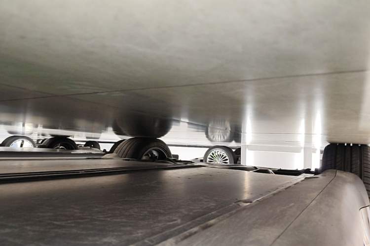 Used Tesla Model Y 2024 Long-Range All-Wheel-Drive Version Right Side Sill