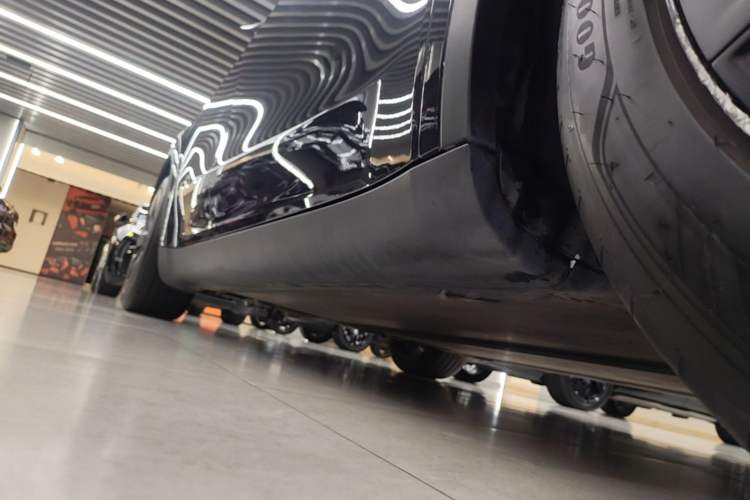 Used Tesla Model Y 2024 Rear-Wheel-Drive Version Right Side Sill