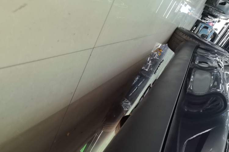 Used Tesla Model Y 2024 Rear-Wheel-Drive Version Right Side Sill