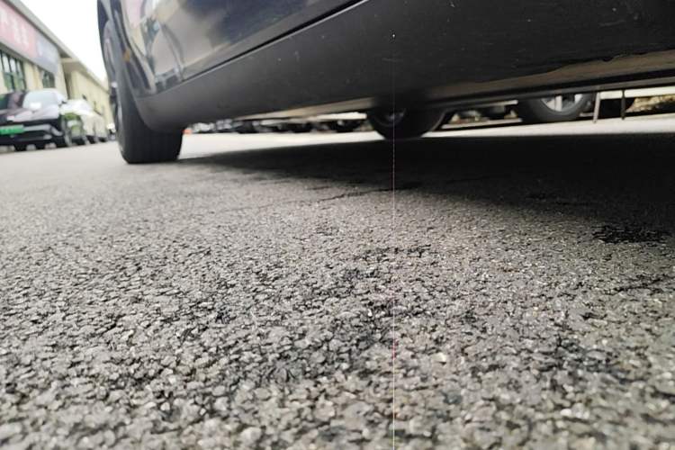 Used Tesla Model Y 2024 Long-Range All-Wheel-Drive Version Right Side Sill