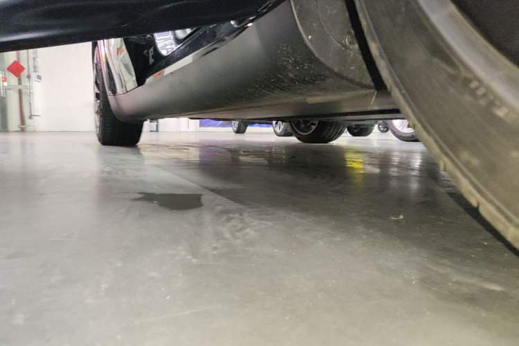 Used Tesla Model Y 2024 Long-Range All-Wheel-Drive Version Right Side Sill