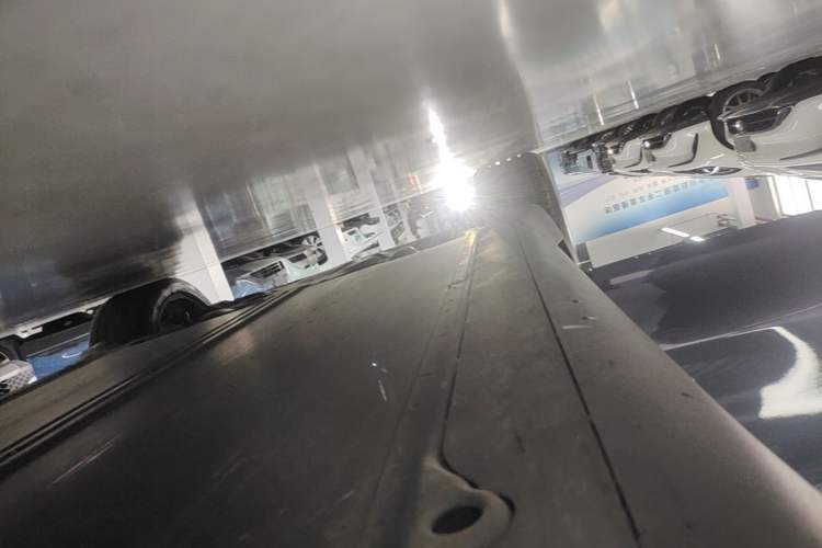 Used Tesla Model Y 2024 Long-Range All-Wheel-Drive Version Right Side Sill