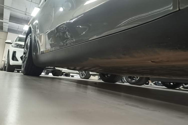 Used Tesla Model Y 2024 Long-Range All-Wheel-Drive Version Right Side Sill