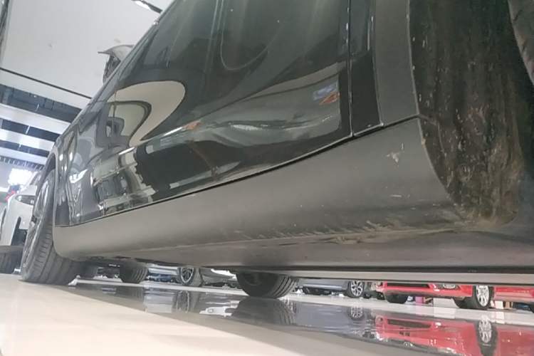 Used Tesla Model Y 2024 Rear-Wheel-Drive Version Right Side Sill