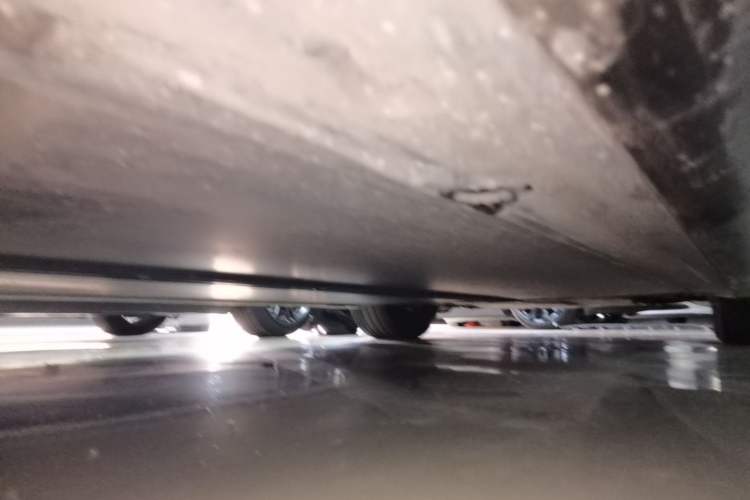 Used Tesla Model Y 2024 Long-Range All-Wheel-Drive Version Right Side Sill