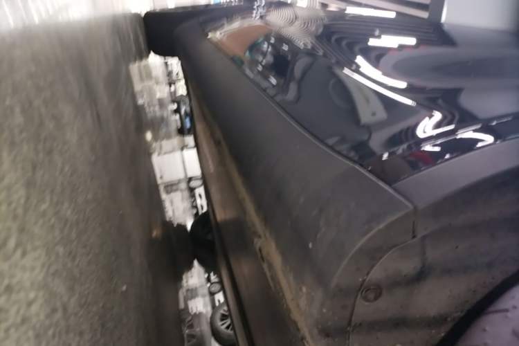 Used Tesla Model Y 2024 Rear-Wheel-Drive Version Right Side Sill