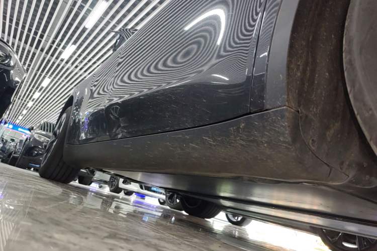 Used Tesla Model Y 2024 Rear-Wheel-Drive Version Right Side Sill