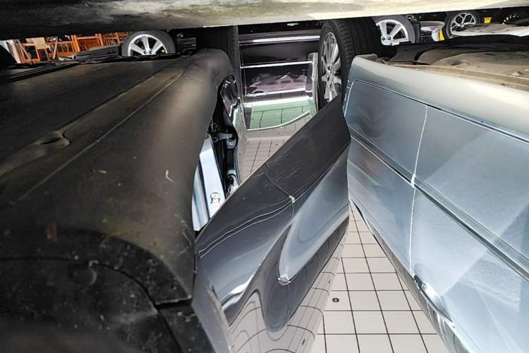 Used Tesla Model Y 2024 Rear-Wheel-Drive Version Right Side Sill