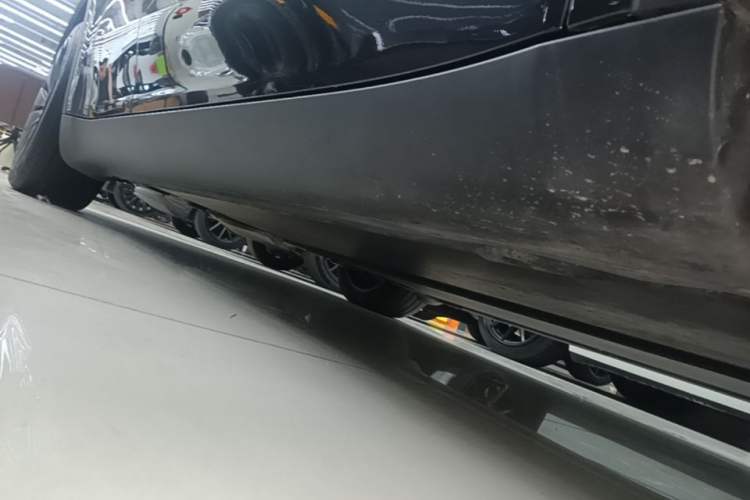 Used Tesla Model Y 2024 Rear-Wheel-Drive Version Right Side Sill
