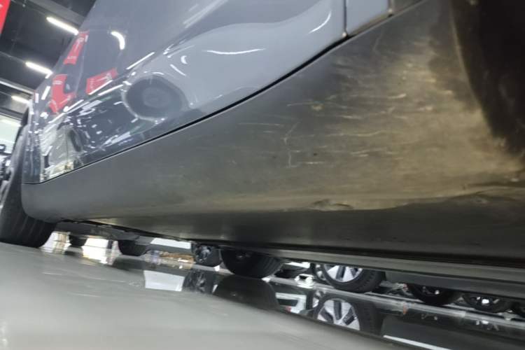 Used Tesla Model Y 2024 Rear-Wheel-Drive Version Right Side Sill