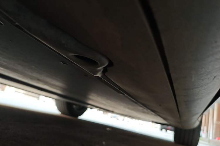 Used Tesla Model Y 2024 Rear-Wheel-Drive Version Right Side Sill