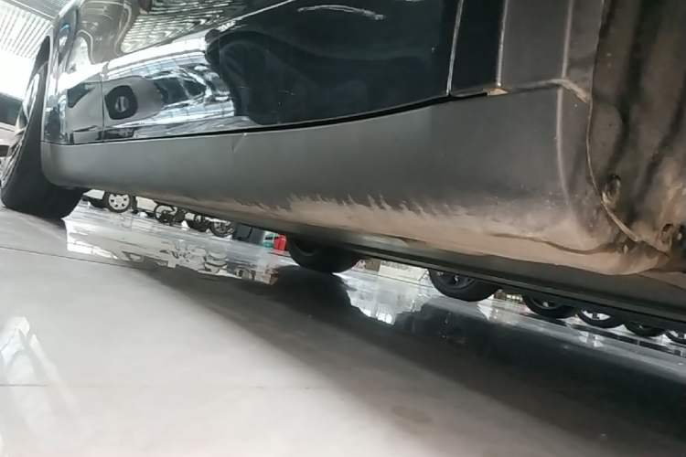 Used Tesla Model Y 2024 Rear-Wheel-Drive Version Right Side Sill