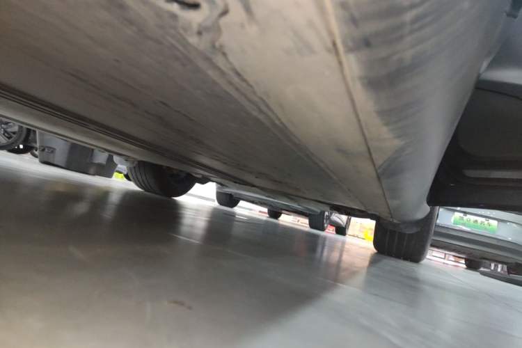 Used Tesla Model Y 2024 Rear-Wheel-Drive Version Right Side Sill