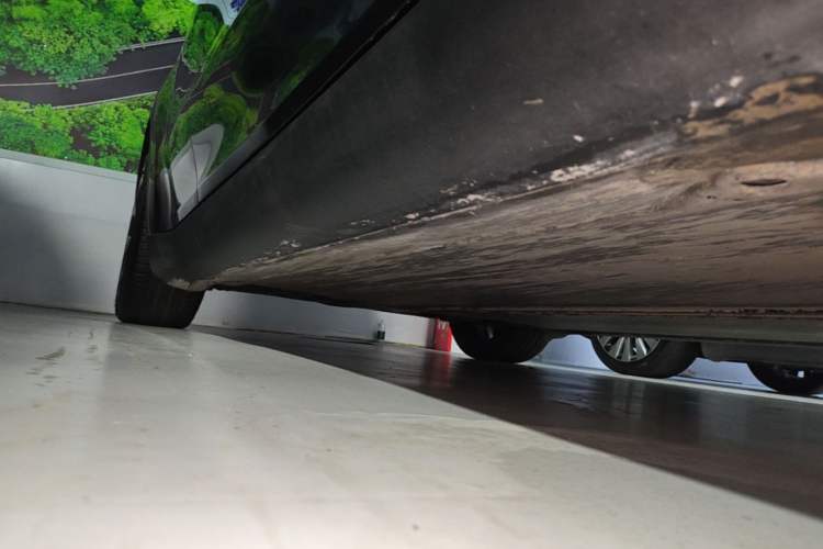 Used Tesla Model Y 2024 Rear-Wheel-Drive Version Right Side Sill