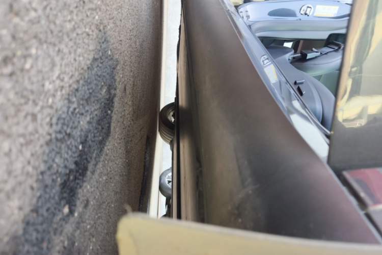 Used Tesla Model Y 2024 Rear-Wheel-Drive Version Right Side Sill