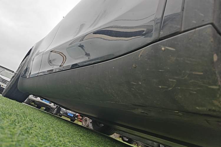 Used Tesla Model Y 2024 Rear-Wheel-Drive Version Right Side Sill