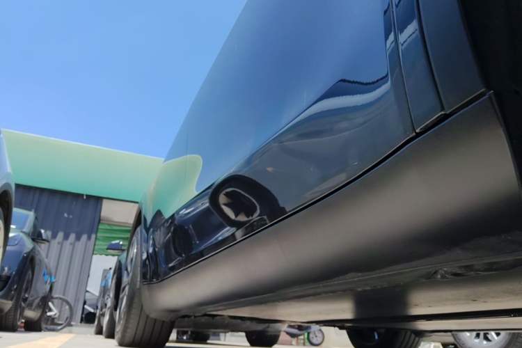 Used Tesla Model Y 2024 Rear-Wheel-Drive Version Right Side Sill