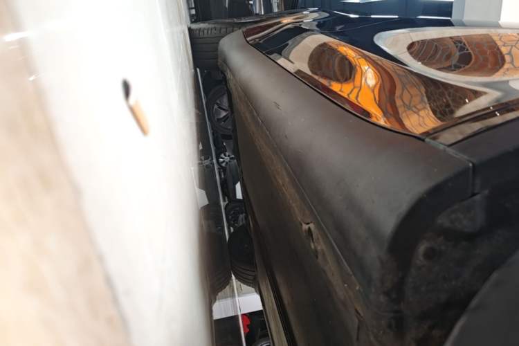 Used Tesla Model Y 2024 Long-Range All-Wheel-Drive Version Right Side Sill