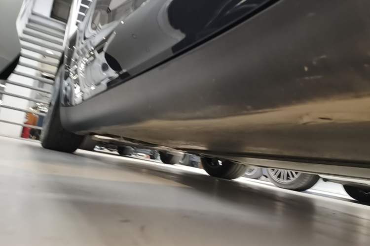Used Tesla Model Y 2024 Rear-Wheel-Drive Version Right Side Sill
