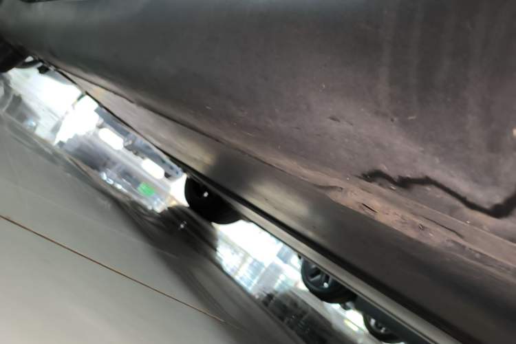 Used Tesla Model Y 2024 Rear-Wheel-Drive Version Right Side Sill