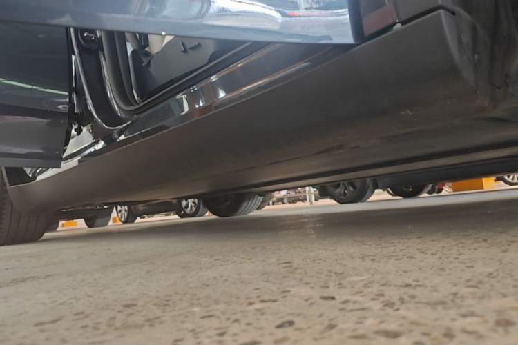 Used Tesla Model Y 2024 Rear-Wheel-Drive Version Right Side Sill