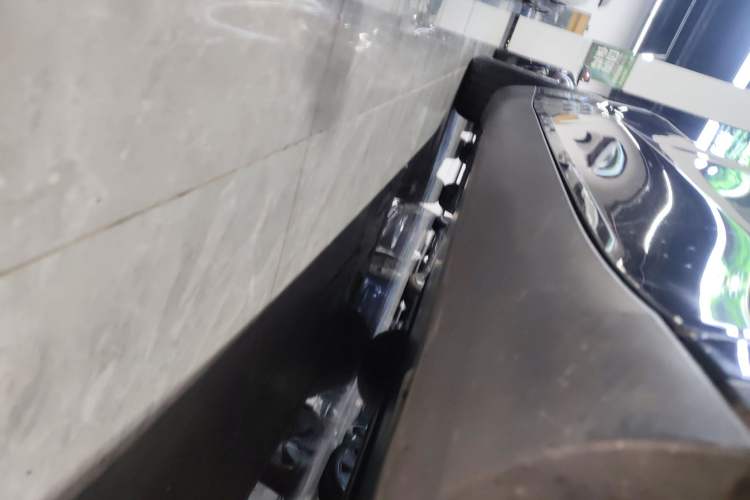 Used Tesla Model Y 2024 Rear-Wheel-Drive Version Right Side Sill