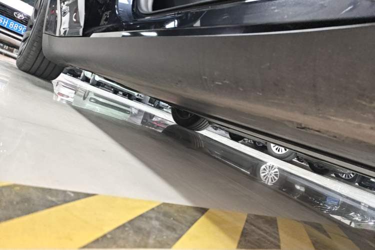 Used Tesla Model Y 2024 Rear-Wheel-Drive Version Right Side Sill