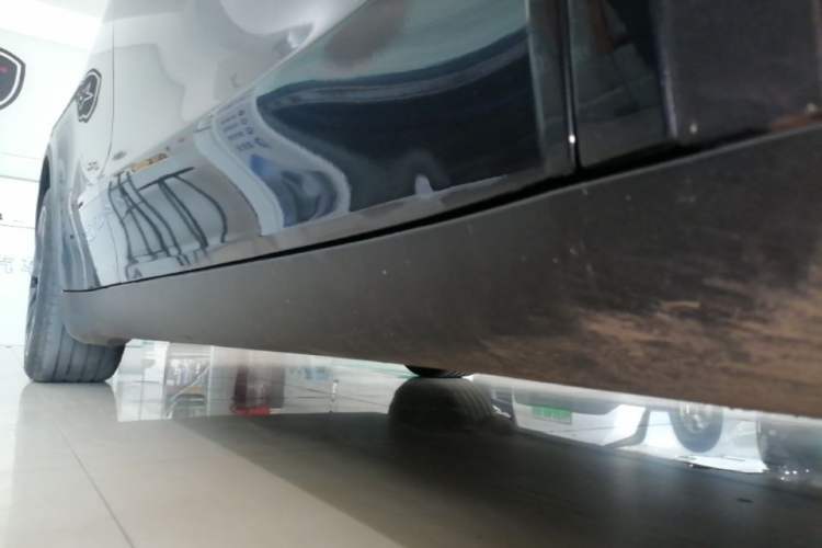 Used Tesla Model Y 2024 Rear-Wheel-Drive Version Right Side Sill