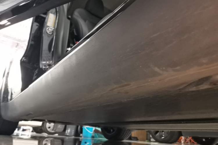 Used Tesla Model Y 2024 Rear-Wheel-Drive Version Right Side Sill