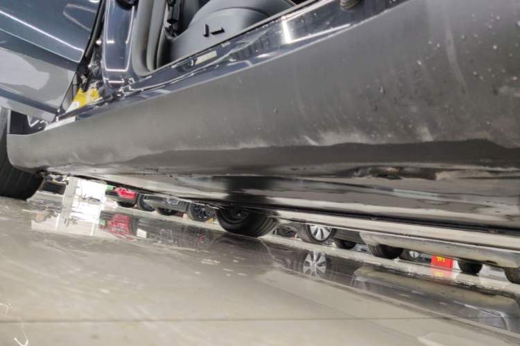 Used Tesla Model Y 2024 Rear-Wheel-Drive Version Right Side Sill