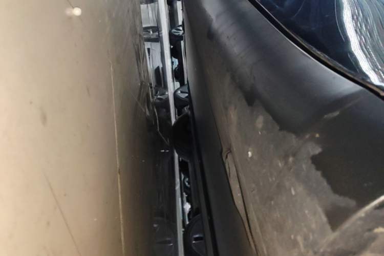 Used Tesla Model Y 2024 Rear-Wheel-Drive Version Right Side Sill