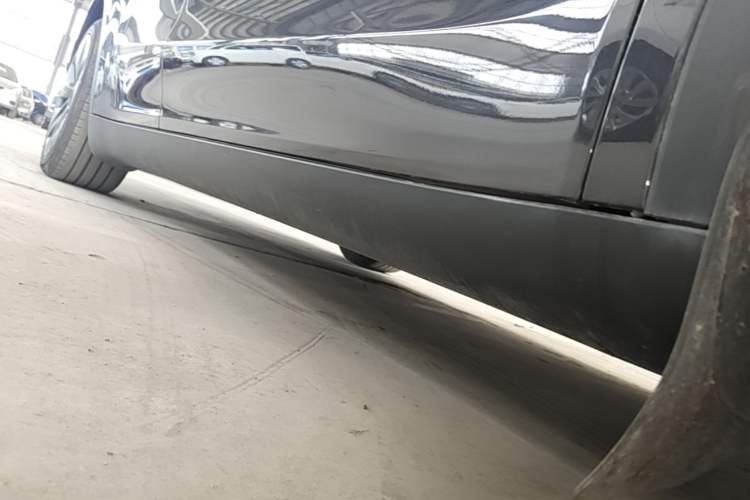 Used Tesla Model Y 2024 Rear-Wheel-Drive Version Right Side Sill