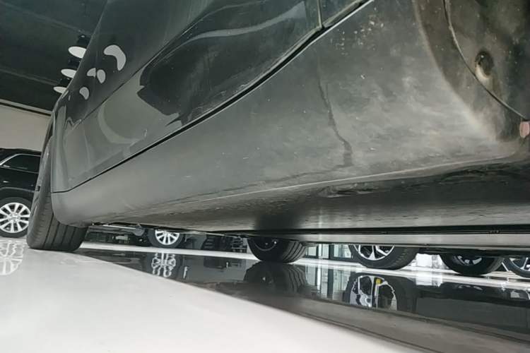Used Tesla Model Y 2024 Rear-Wheel-Drive Version Right Side Sill