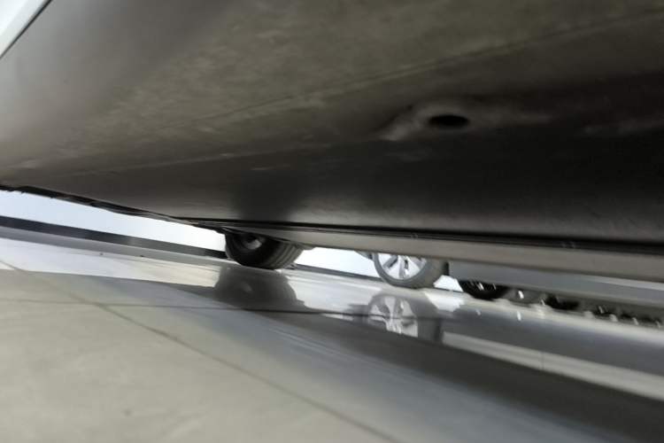 Used Tesla Model Y 2024 Rear-Wheel-Drive Version Right Side Sill
