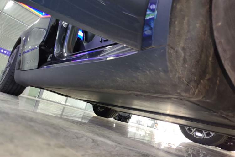 Used Tesla Model Y 2024 Rear-Wheel-Drive Version Right Side Sill