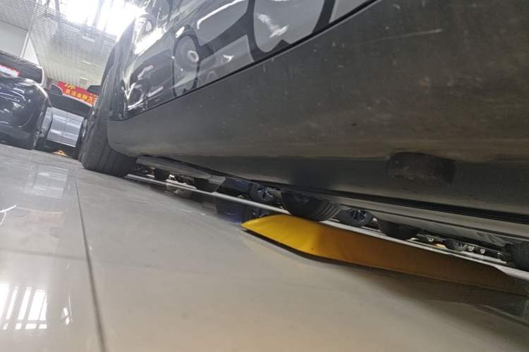Used Tesla Model Y 2024 Rear-Wheel-Drive Version Right Side Sill