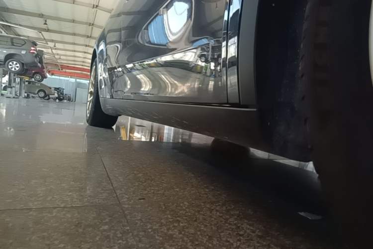 Used Tesla Model Y 2024 Rear-Wheel-Drive Version Right Side Sill