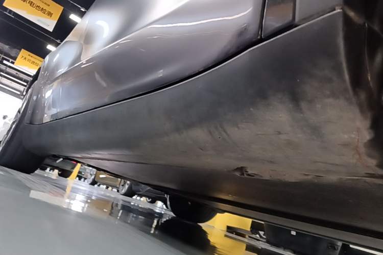 Used Tesla Model Y 2024 Rear-Wheel-Drive Version Right Side Sill